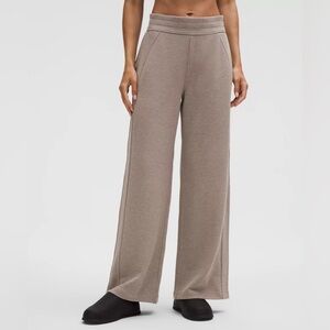 Lululemon Scuba Mid-Rise Wide-Leg Pant
Waffle